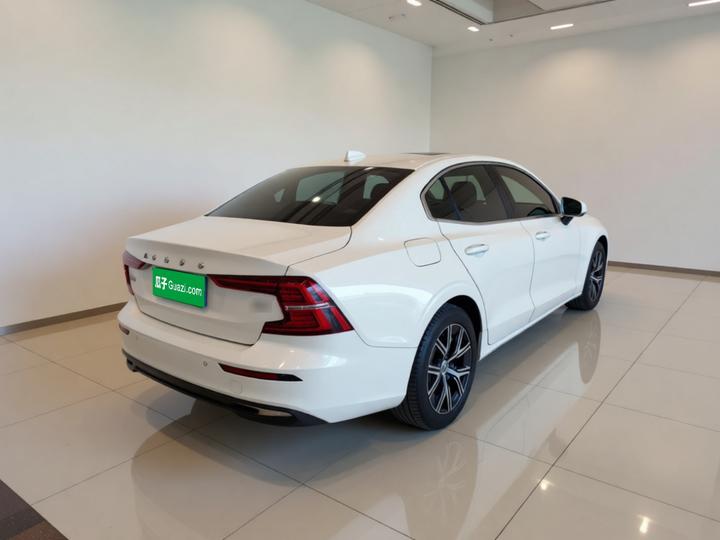 S60 2025 B4 Luxury photo 6