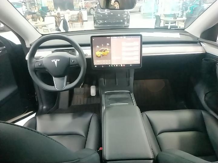 Model Y 2024 RWD photo 5