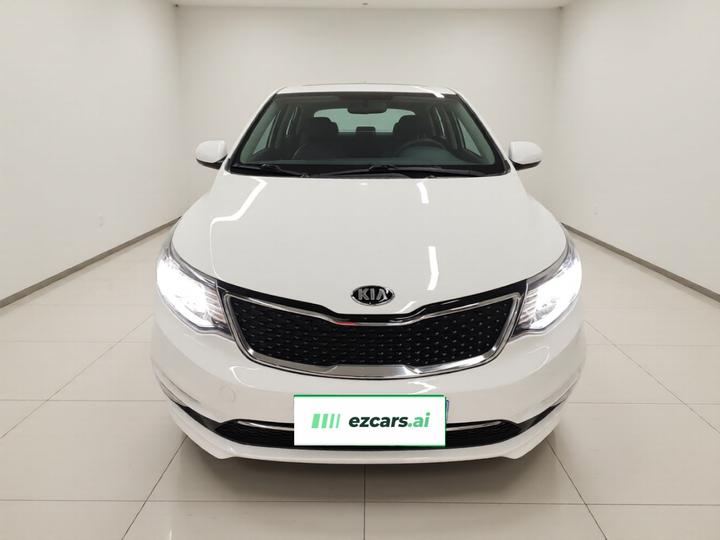K2 2015 Hatchback 1.4L AT GLS photo 2