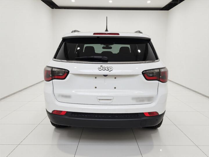 Compass 2017 200T AT Exclusive photo 3