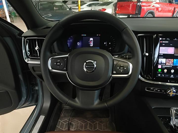 S60 2024 B4 Luxury photo 6