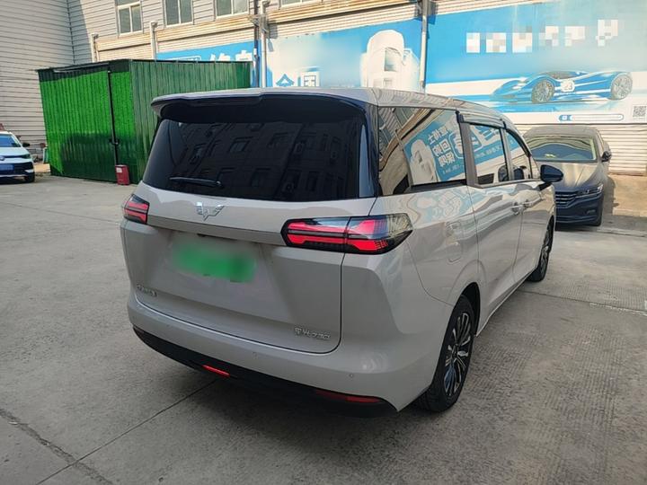 730 EV 2025 125km Luxury photo 6