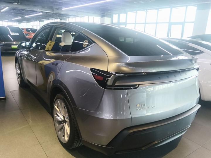 Model Y 2025 Facelift Long Range AWD photo 4