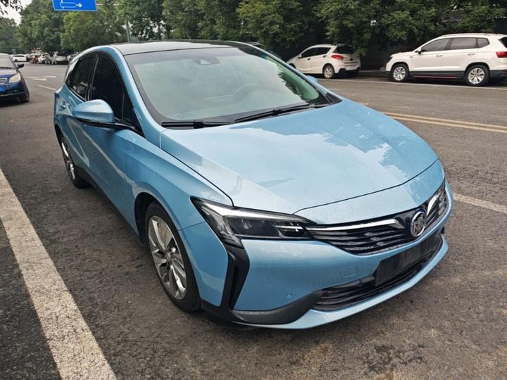 6 2020 PHEV photo 3