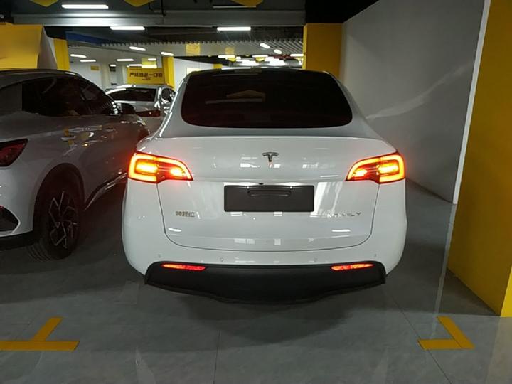 Model Y 2022 Facelift RWD photo 3