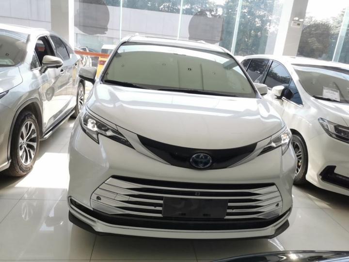 Sienna 2021 2.5L Hybrid Platinum photo 2