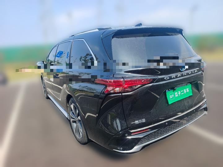 Granvia 2023 2.5L Hybrid Premium PLUS photo 4