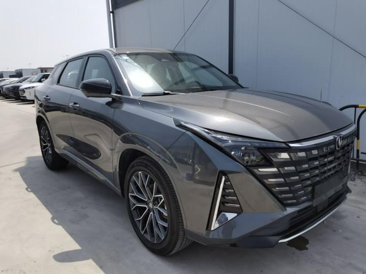UNI-Z 2025 1.5T Luxury photo 3