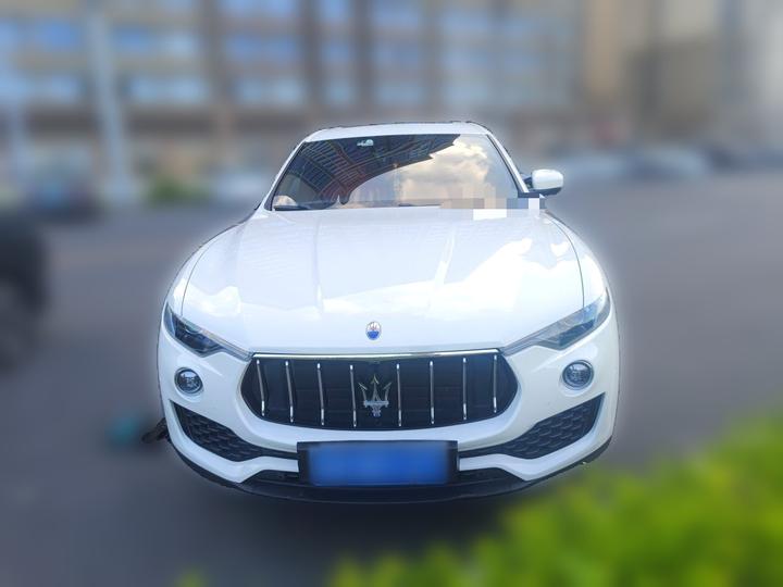 Levante 2018 3.0T Luxury photo 2