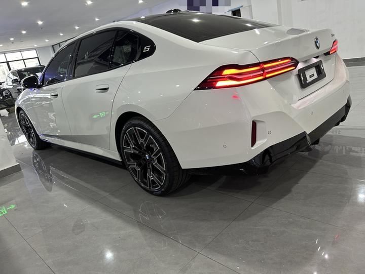 5 Series 2026 Facelift 530Li Exclusive M Sport Package photo 4