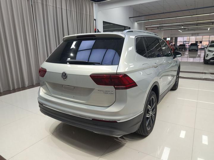 Tiguan L 2018 380TSI AT AWD Flagship photo 4