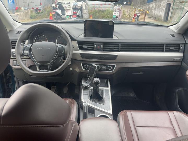Forthing T5 2022 Prosperous 1.6L MT 5-Seater photo 5