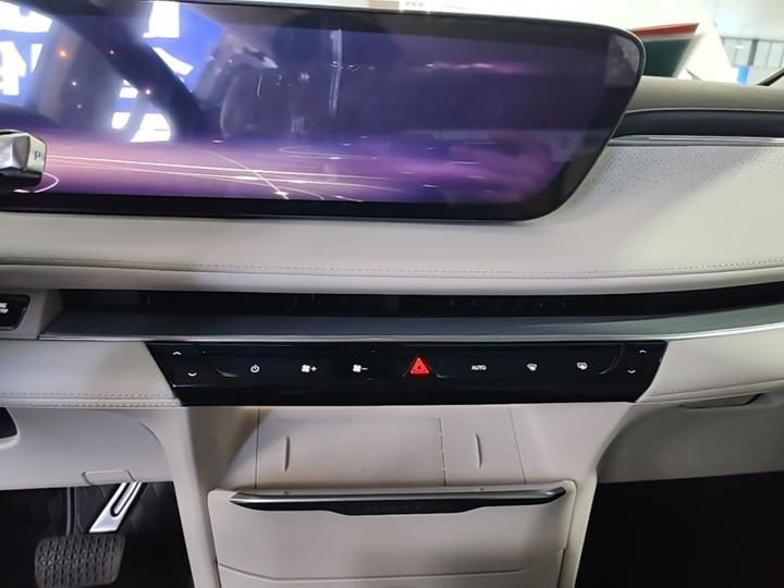 GL8 EV 2024 Exclusive 7-Seater photo 8