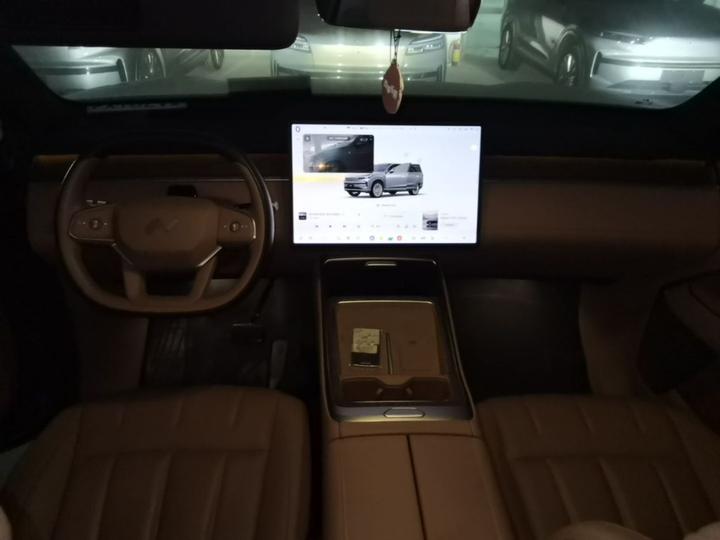 L90 2025 Ultra 6-Seater 60 photo 5