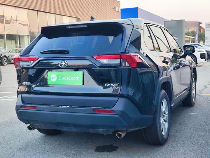 RAV4 2023 2.0L CVT RWD photo 4