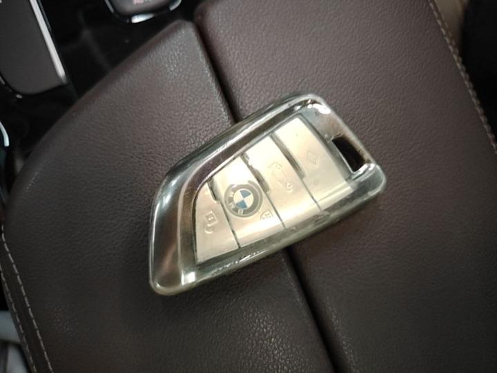 5 Series 2020 525Li Luxury photo 8