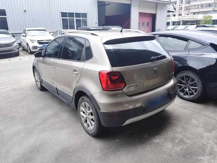 2014 1.6L Cross Polo AT photo 4