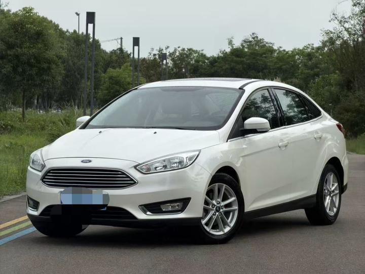 Focus 2017 Sedan EcoBoost 180 AT Elite