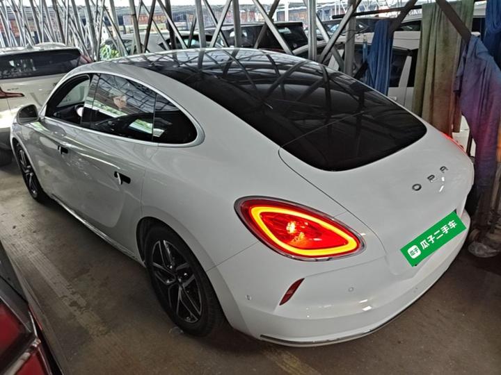 2022 555km Premium photo 4