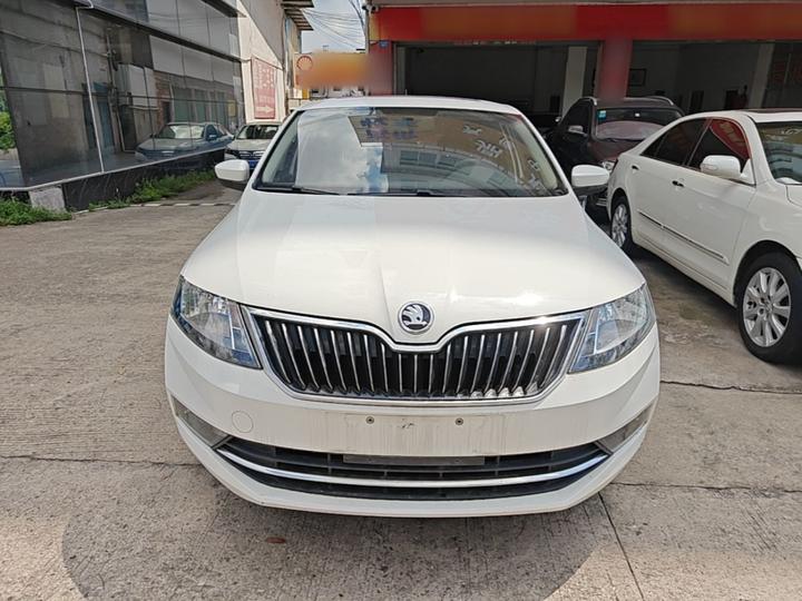 Rapid 2018 1.6L AT Comfort photo 2