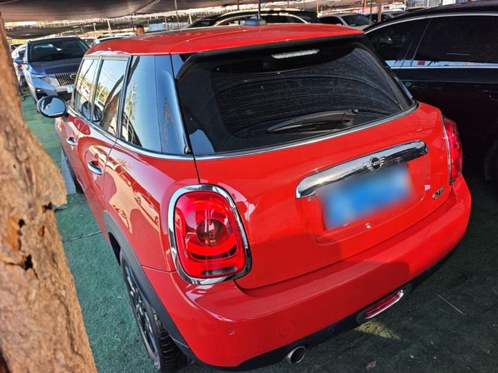 2018 1.5T ONE PLUS 5-Door photo 4
