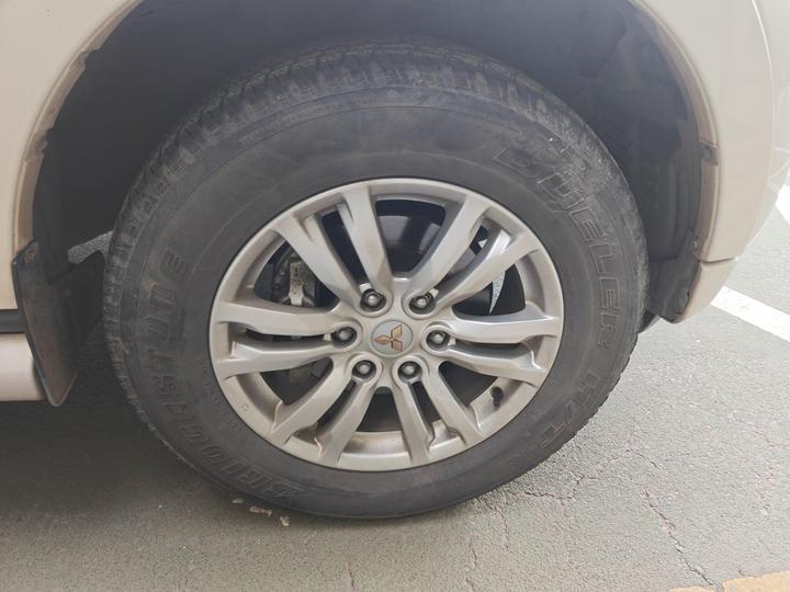 Pajero Parallel Import V97 3.8L 5-Door GLS photo 8