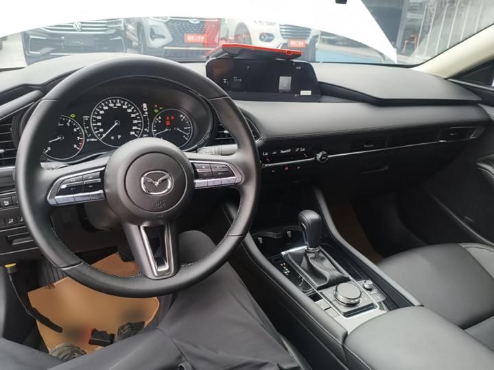 3 Axela 2023 2.0L AT photo 5