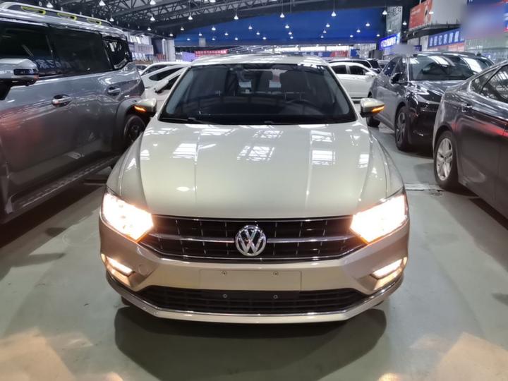 Bora 2017 1.6L AT Comfort photo 2