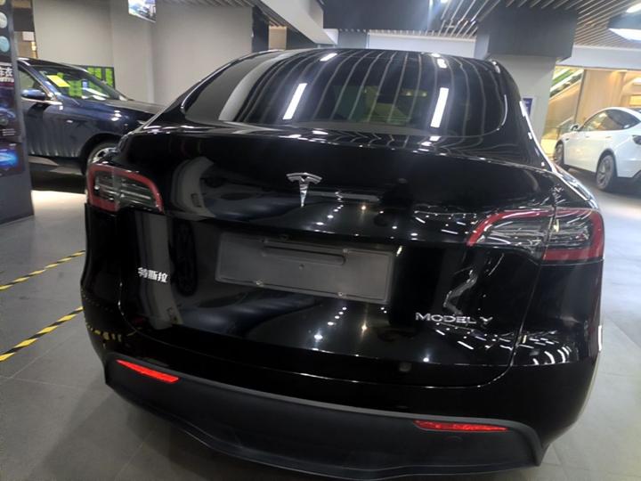 Model Y 2024 RWD photo 5