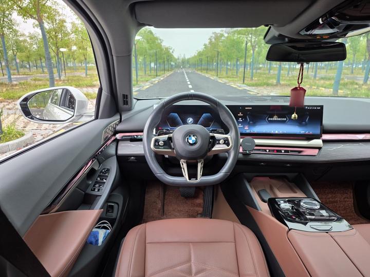 5 Series 2024 530Li Exclusive M Sport Package photo 2