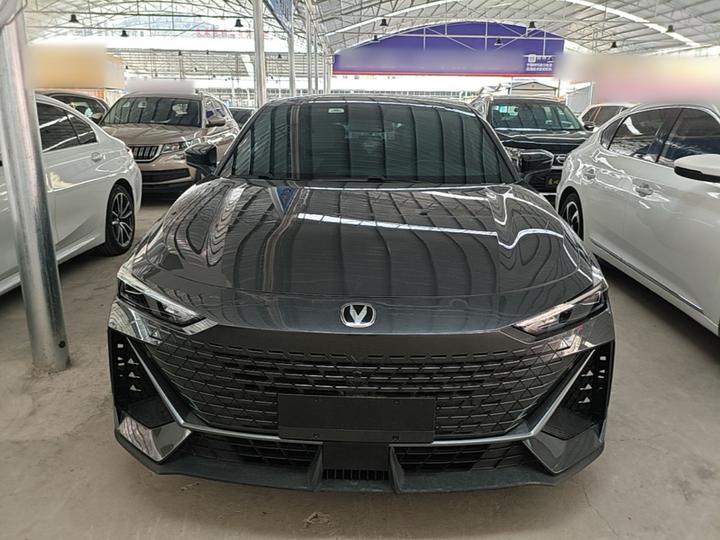 UNI-V 2022 1.5T Premium photo 2