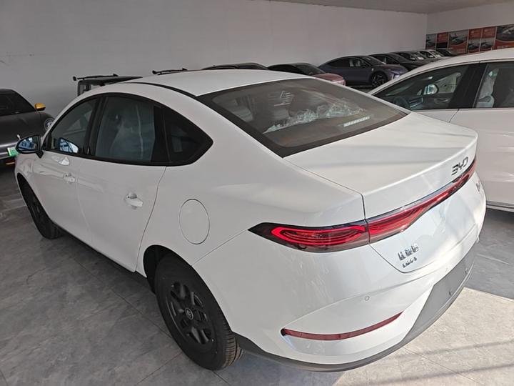 Qin PLUS 2026 DM-i 128KM Progressive photo 4