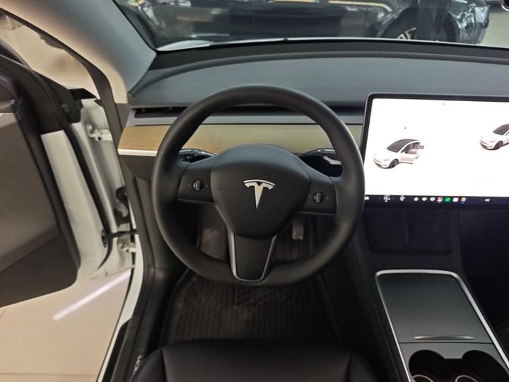 Model Y 2022 Facelift RWD photo 3