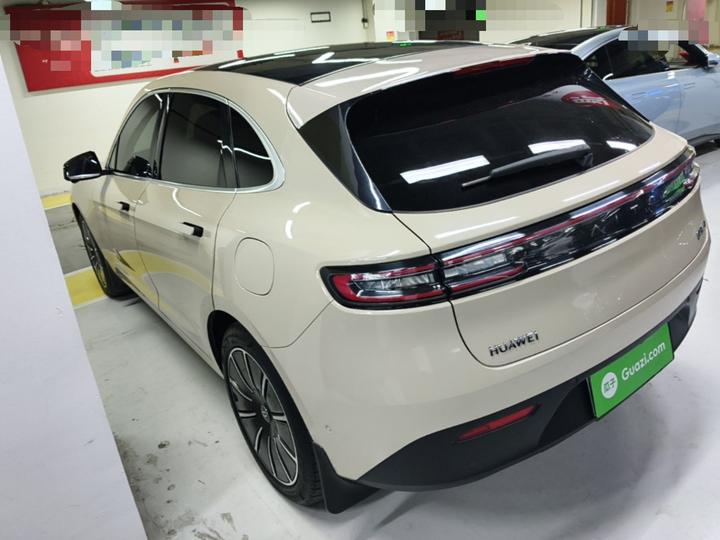 HIMA AITO M5 2022 EV AWD Performance photo 4