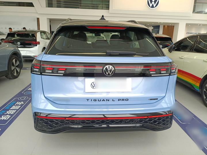 Tiguan L 2024 PRO 380TSI AWD R-Line Smart Premium photo 3