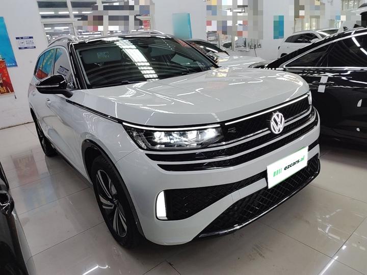 2023 380TSI AWD R-Line photo 3