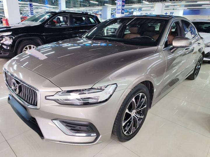 S60 2022 B4 Luxury