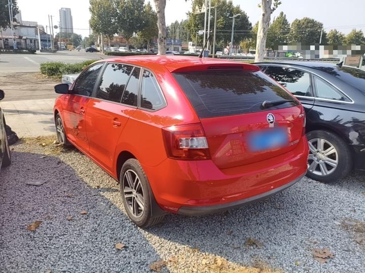 Rapid Spaceback 2018 1.6L MT Standard photo 4