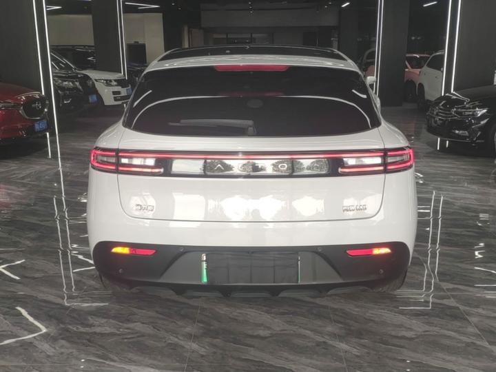 HIMA AITO M5 2022 EREV AWD Performance photo 3