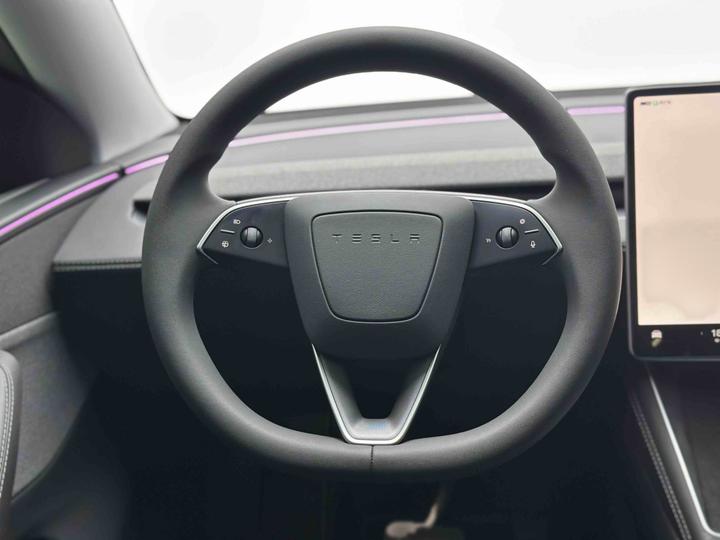 Model Y 2025 RWD photo 6