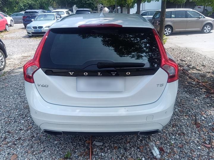 V60 2015 T5 photo 3