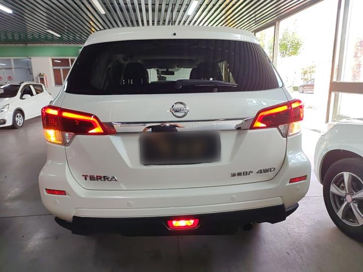 Terra 2018 2.5L AT AWD Luxury photo 3