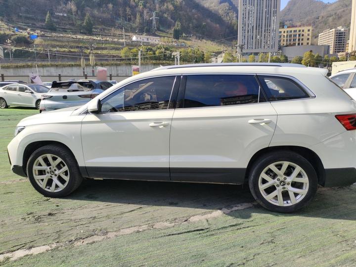 VS7 2023 280TSI AT Progressive photo 4