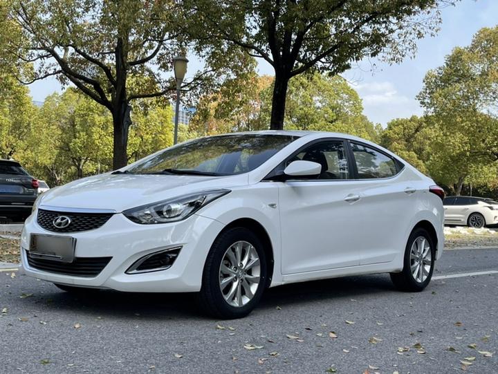 Elantra 2016 1.6L AT Smart