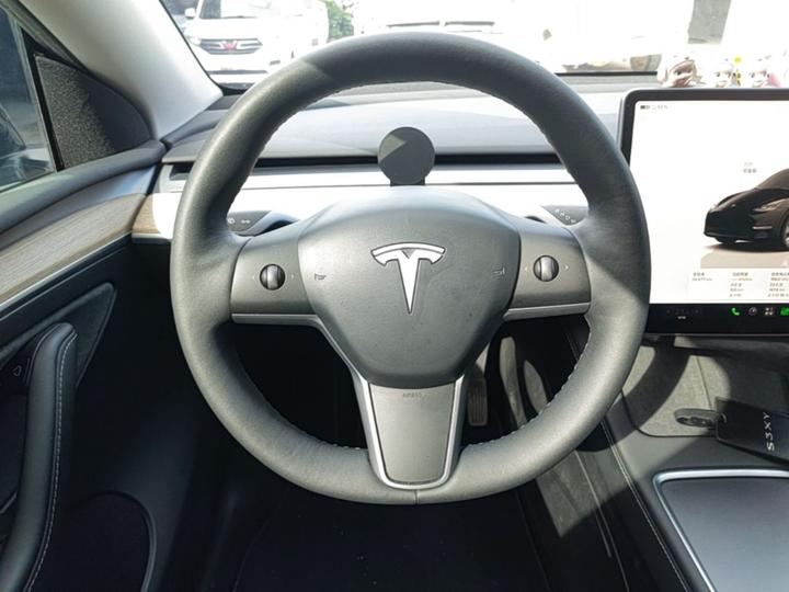 Model Y 2022 Facelift RWD photo 2