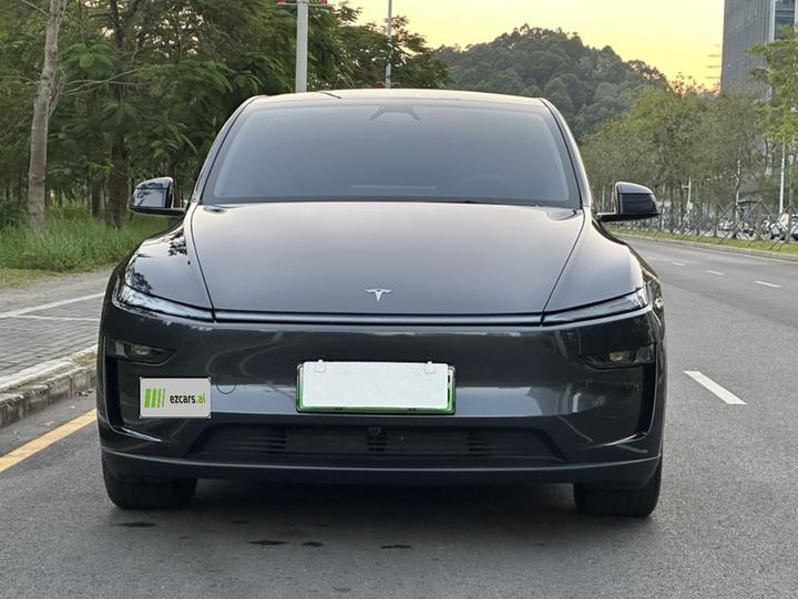 Model Y 2025 RWD Launch Edition photo 4