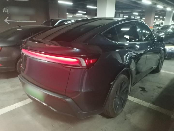 Model Y 2025 RWD photo 4