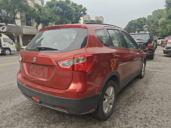 2015 1.6L CVT RWD Progressive photo 6