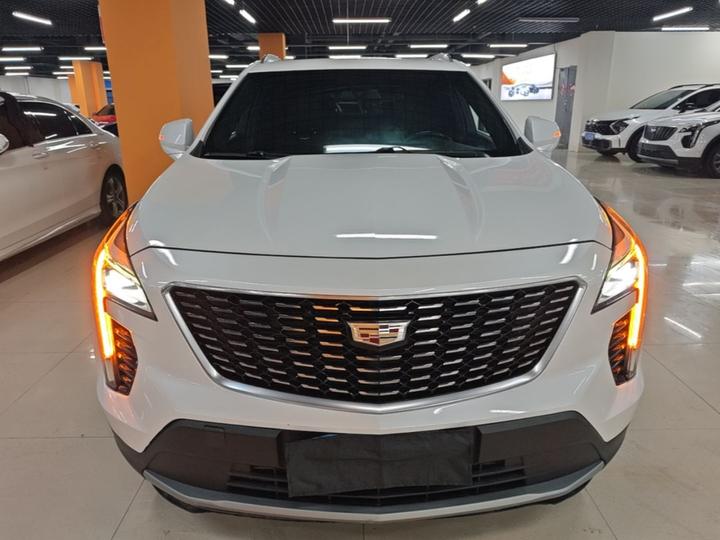 XT4 2018 28T RWD Luxury photo 2