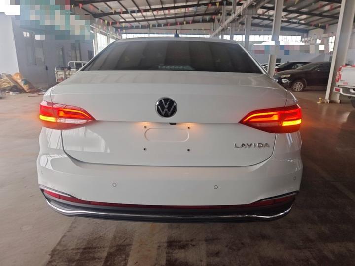 Lavida 2023 Facelift 1.5L AT photo 3
